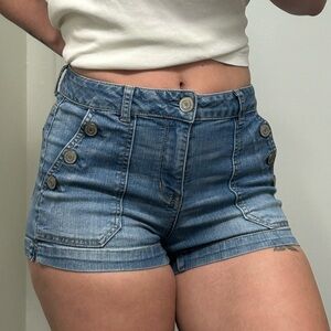 super cute light wash denim mini shorts